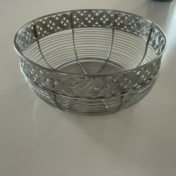 Silver Metal Wire Weaved Bread Fruit Bowl Basket Decorative Centerpiece - Picture 9 of 9